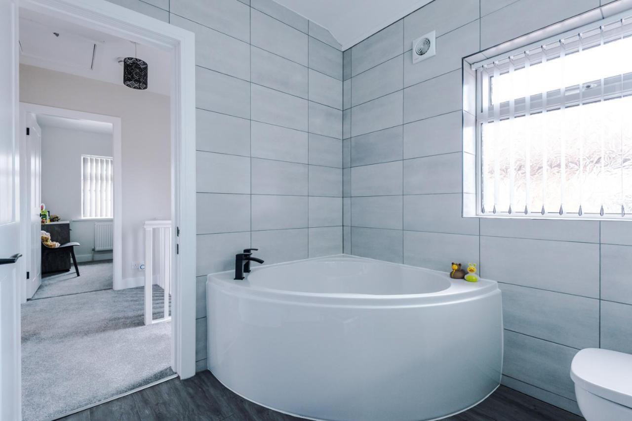 Sandileigh House By Yourstays - Luxurious 3 Bedroom House In Altrincham Eksteriør billede