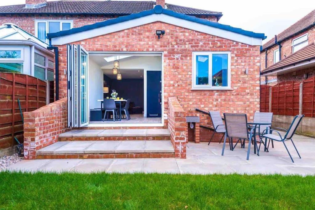 Sandileigh House By Yourstays - Luxurious 3 Bedroom House In Altrincham Eksteriør billede